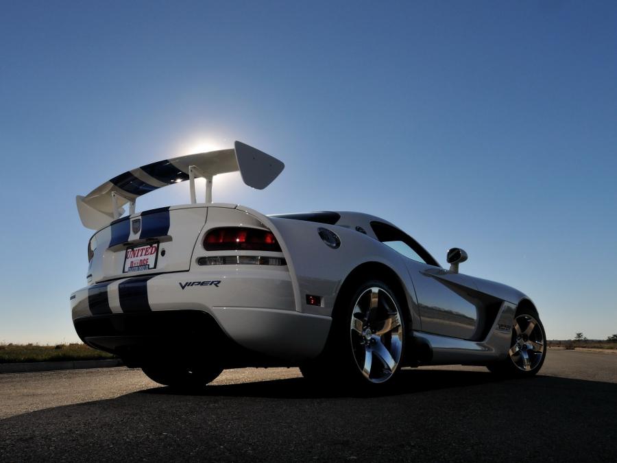  Dodge Viper SRT10 Special Edition VOI.9 Coupe 2006 года  (фото 2 из 5)